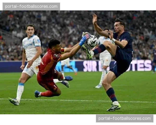 巴黎圣日耳曼主场对阵马赛，国家德比前双方积分仅差2分