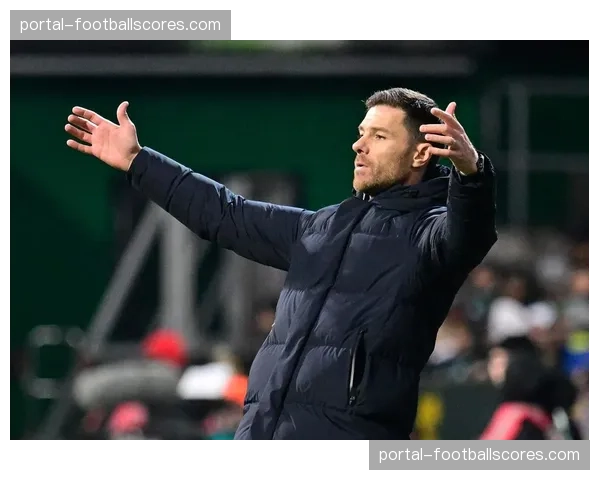 赛前最后一练：勒沃库森全队轻松，阿隆索安排趣味游戏